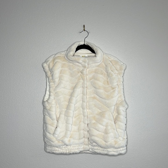 Mauve Reversible Faux Fur Vest - Picture 5 of 9